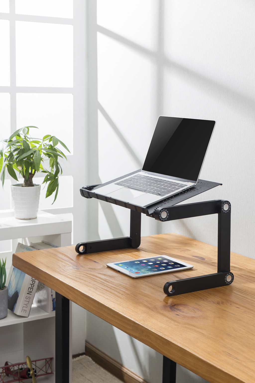 Laptop-bord i bruk stående